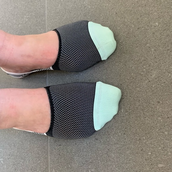 Lululemon shock - Picture 3 of 6